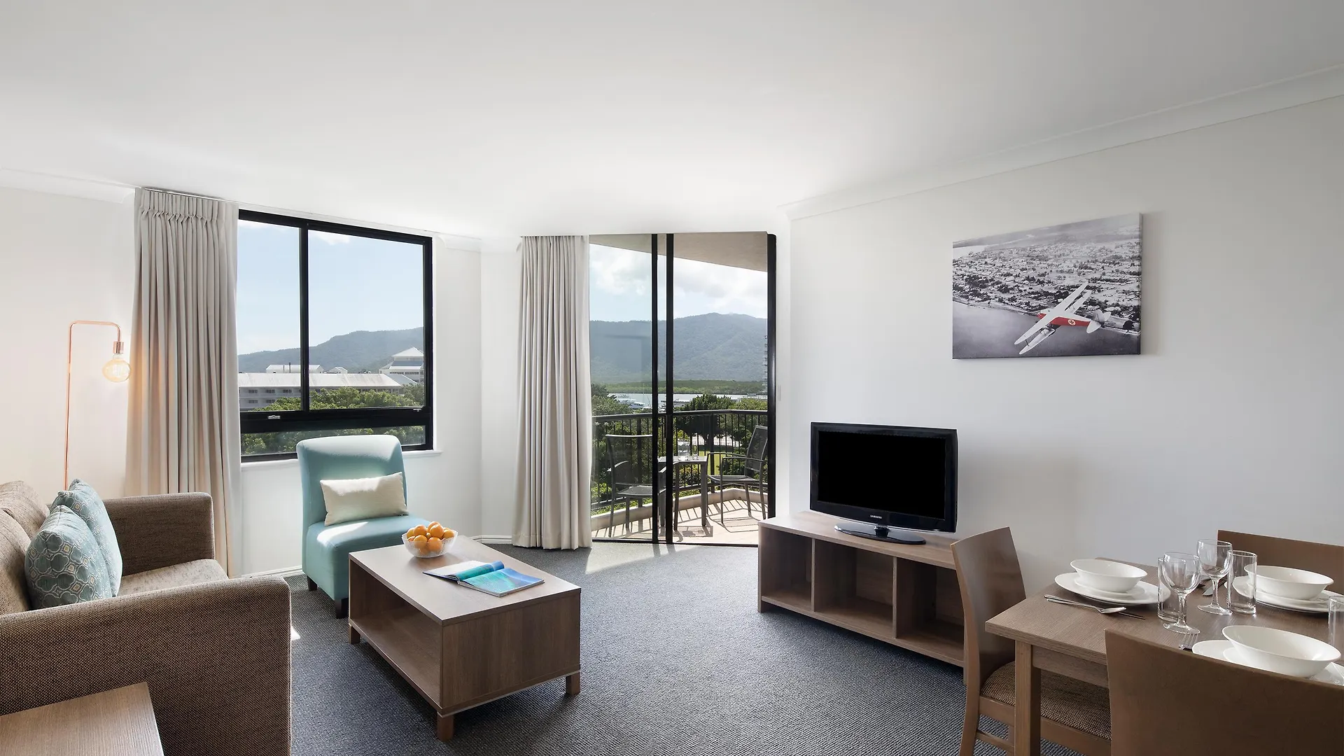 Hotel Mantra Esplanade Cairns