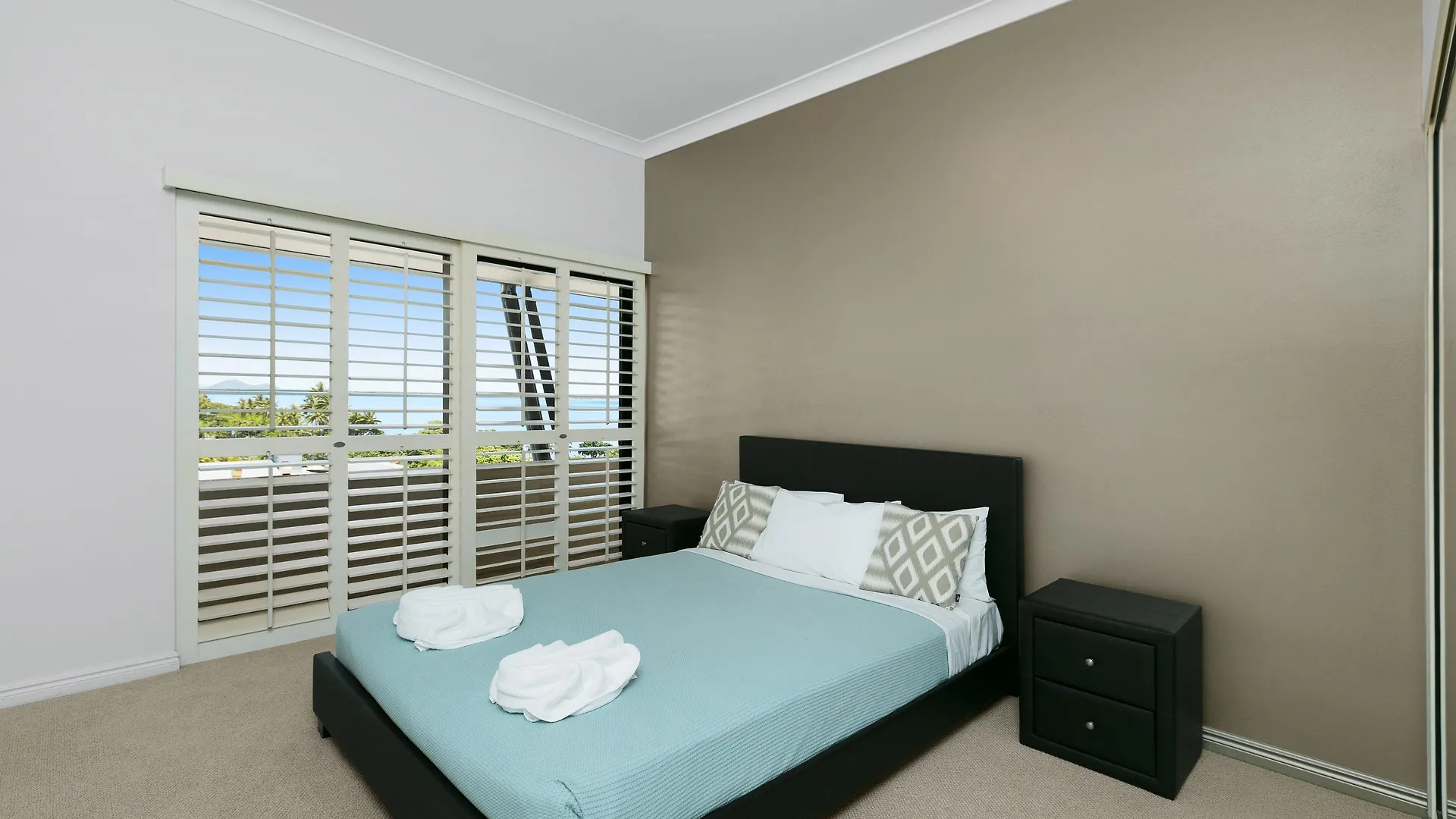 Hotel Mantra Esplanade Cairns 4*,