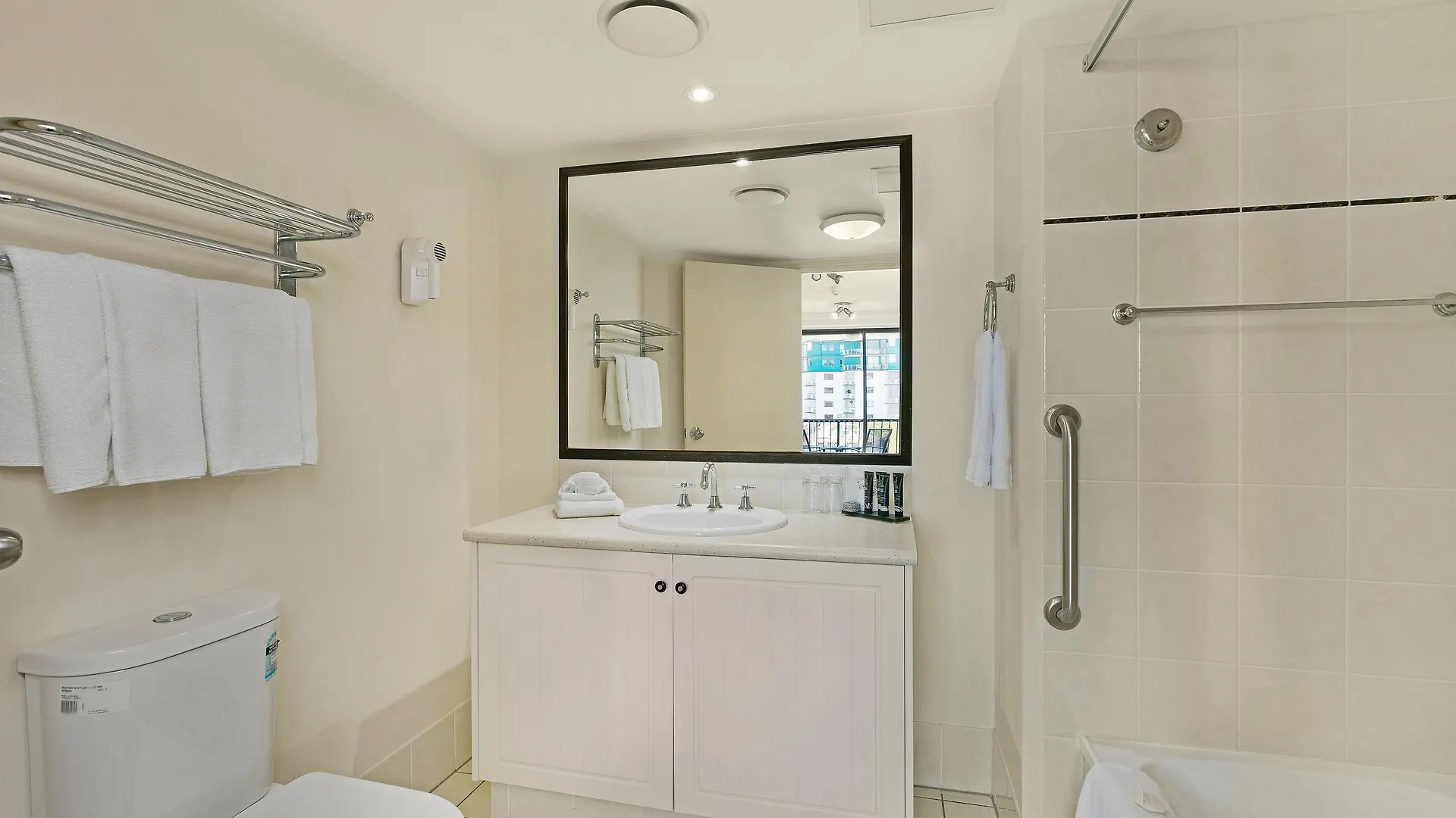 Hotel Mantra Esplanade Cairns