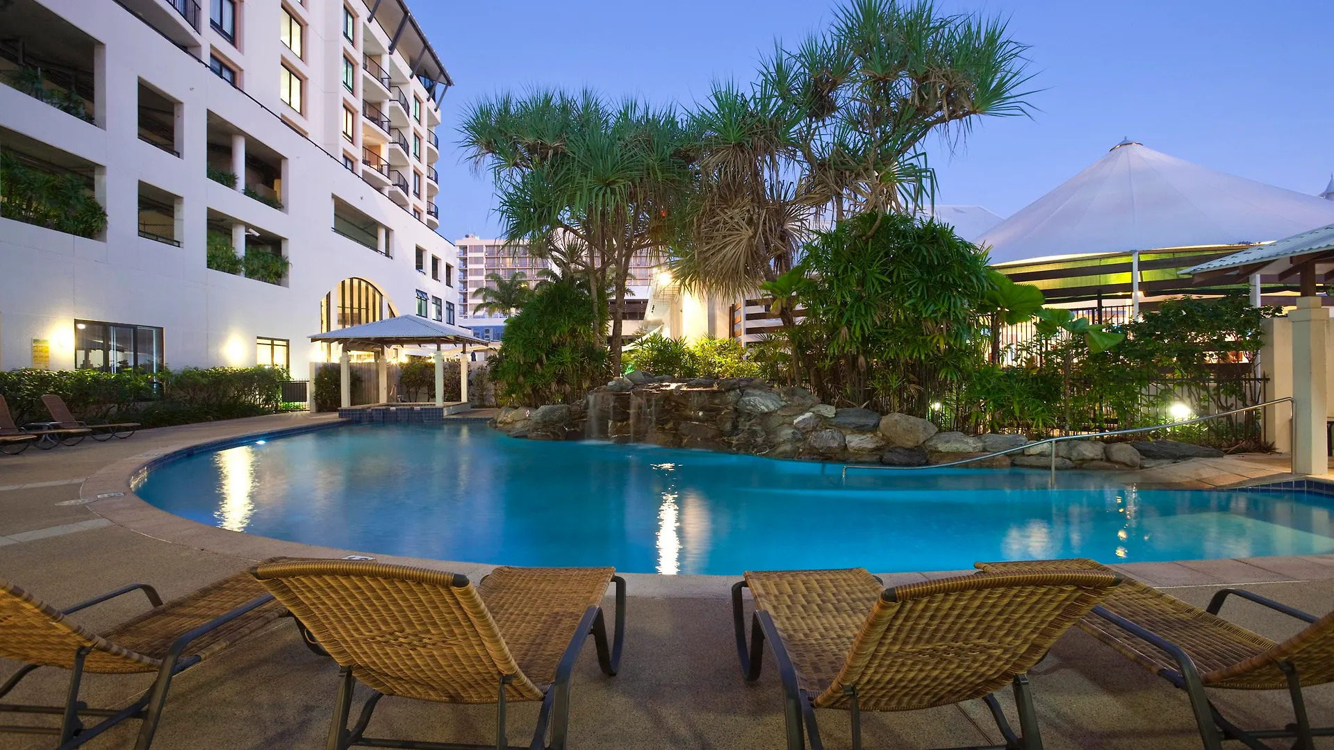 Hotel Mantra Esplanade Cairns