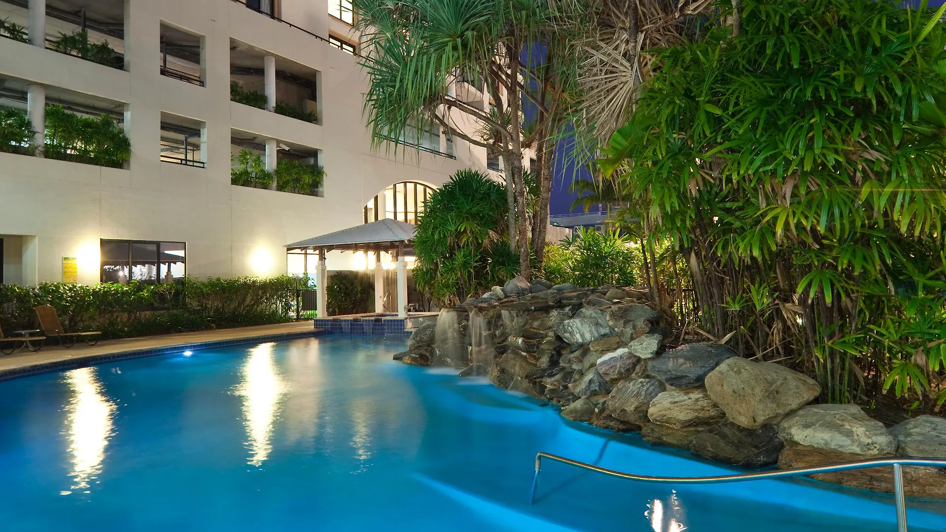 Hotel Mantra Esplanade Cairns