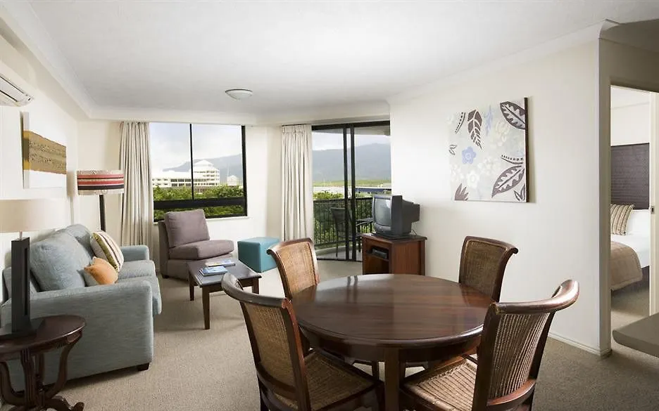 Hotel Mantra Esplanade Cairns